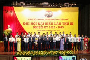 4339_Lanh_dao_PVN_chuc_mung_Ban_Chap_hanh_Dang_bo_Co_quan_Tap_doan_khoa_III_nhiem_ky_2020-2025
